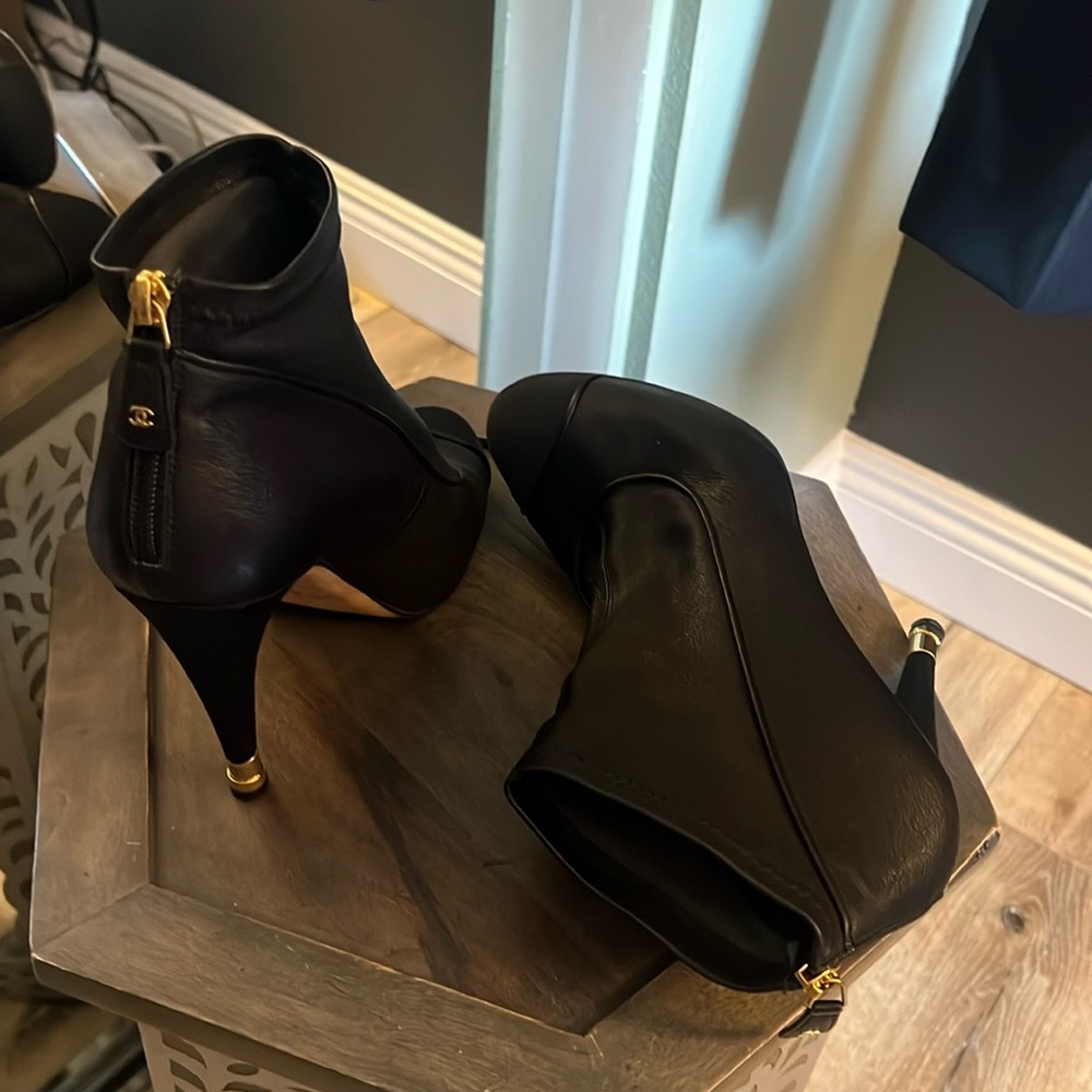 Chanel, size 41 (US 9.5) Elegant Black Ankle Booties, 100% authentic - Picture 11 of 16